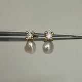 Pearly gem studs